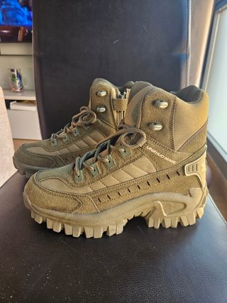 Botas de senderismo verdes