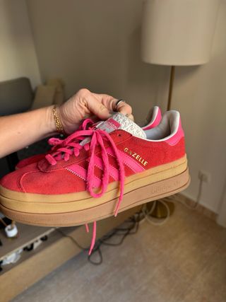 Adidas Gazelle rojas y rosas