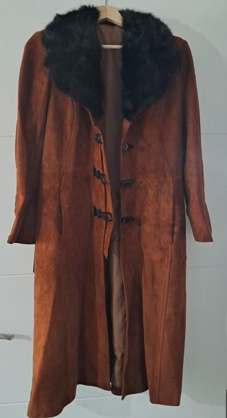 Gabardina de ante con cuello de pelo
