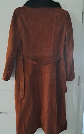 Gabardina de ante con cuello de pelo