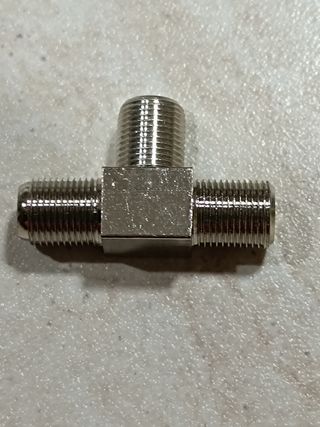 Connettore a T per antenna