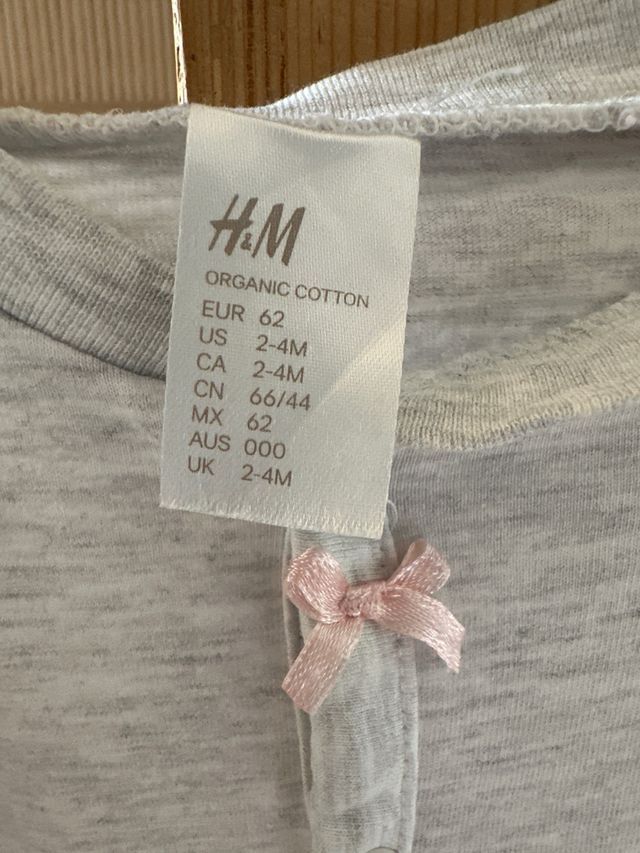 Pijama H&M Gris Bebé 2-4 meses