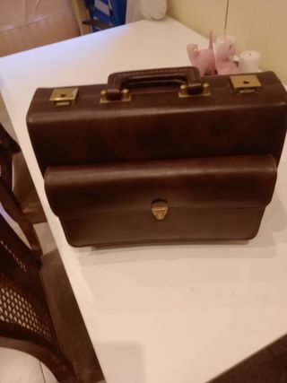 Maletín de piel marrón