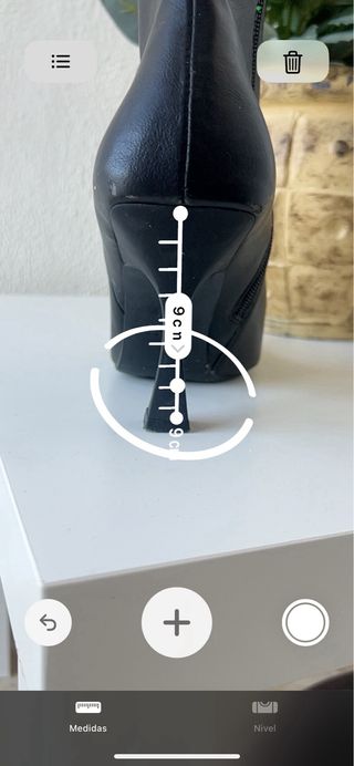 Botines Zara tacón tachuelas negros