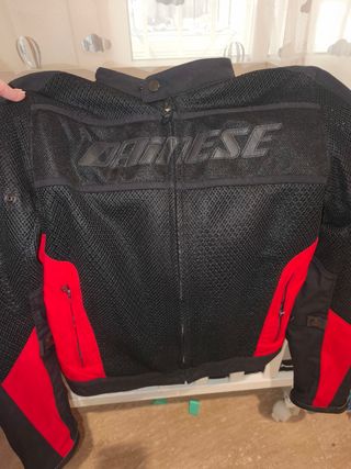 Chaqueta Dainese Moto Negra y Roja Hombre