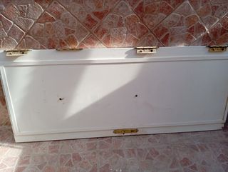 Puerta acorazada, en buenas condiciones.