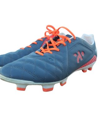 Scarpe da calcio blu e arancioni