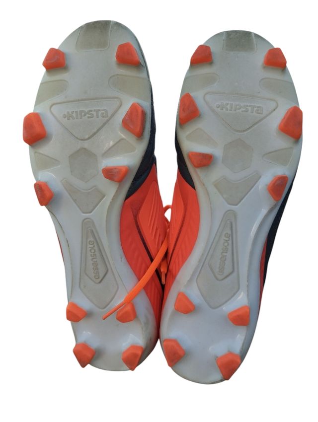 Scarpe da calcio blu e arancioni