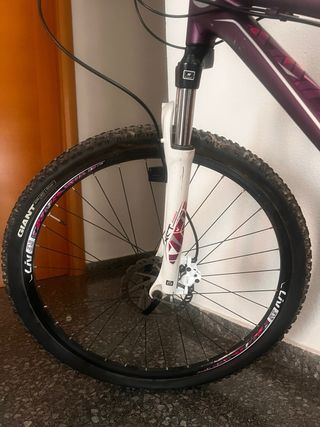 Bicicleta Giant Mountain Bike Morada