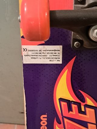 Patín infantil con diseño de monster truck