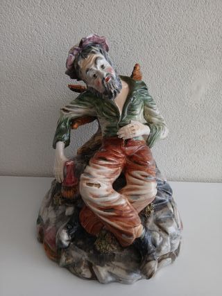 Statua Uomo Ubriaco in Ceramica