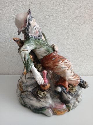 Statua Uomo Ubriaco in Ceramica