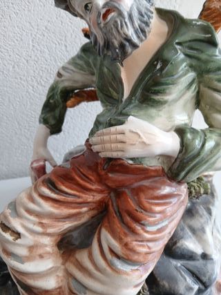 Statua Uomo Ubriaco in Ceramica