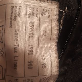 Chaqueta de moto BMW roja y negra
