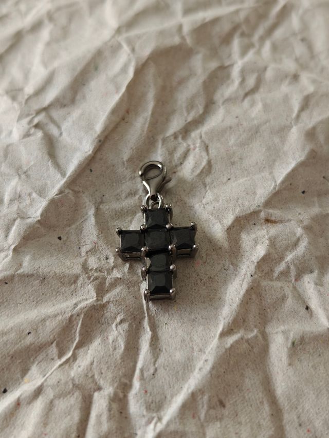 Colgante Cruz Plata y Negro