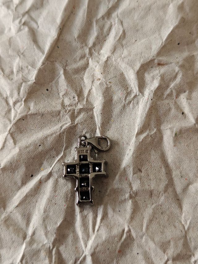 Colgante Cruz Plata y Negro