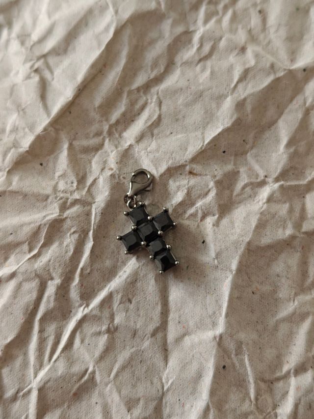 Colgante Cruz Plata y Negro