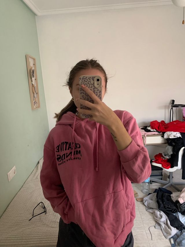 Sudadera rosa con estampado