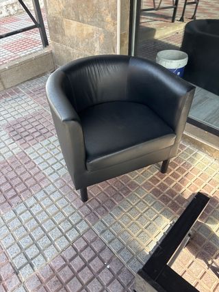 Sofá de piel negro