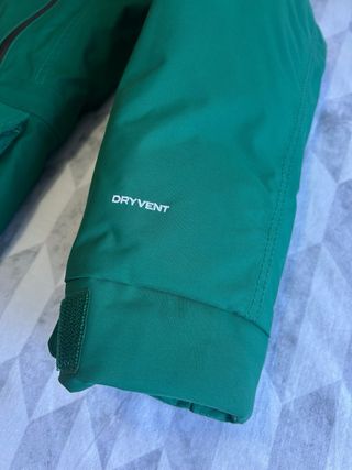 Chaqueta The North Face 550 DryVent Verde