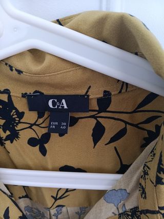 Camisa C&A floral amarela tam M