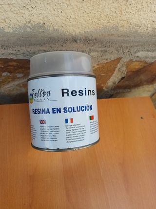 Resina de poliéster con catalizador