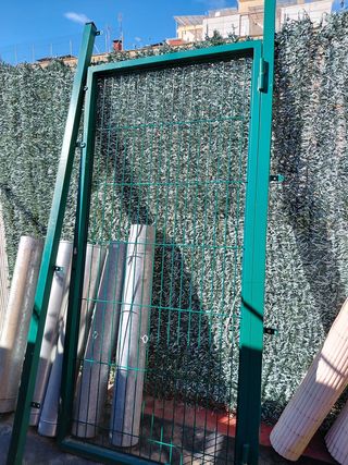 Puerta Mallazo Verde 2m x 90cm con Poste