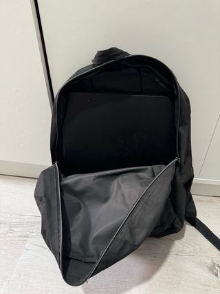 Mochilas escolares, estampadas y negras