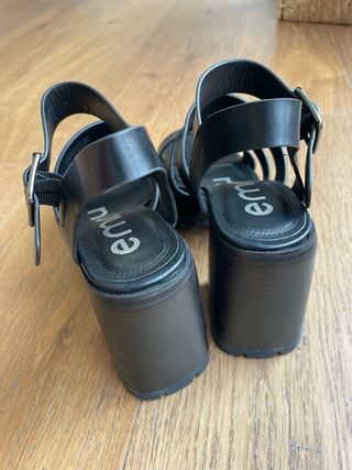 A ESTRENAR Sandalias negras tacón plataforma