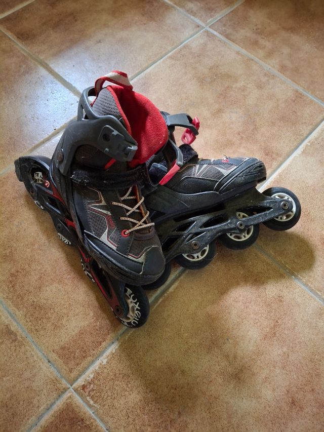 Patinetes en línea negros y rojo, talla 34 estensi