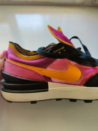 Nike Waffle One rosa/negro