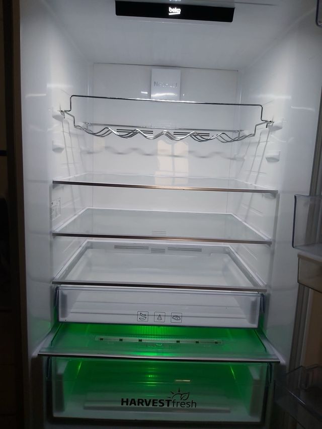 Frigorífico Beko com dispensador