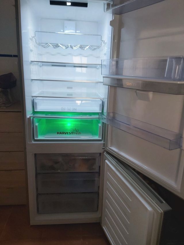 Frigorífico Beko com dispensador