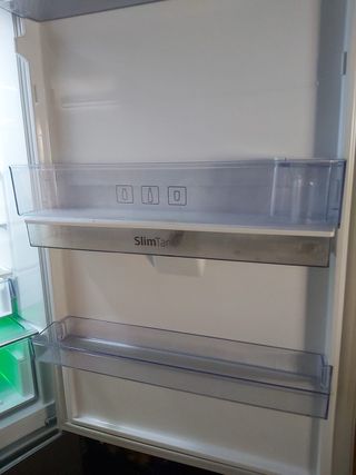 Frigorífico Beko com dispensador