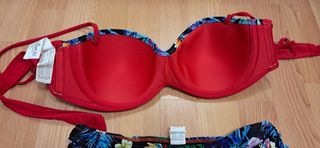 Bikini Rojo con estampado Tropical