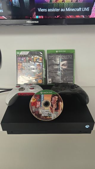 Xbox One X 1TB con accesorios y juegos 