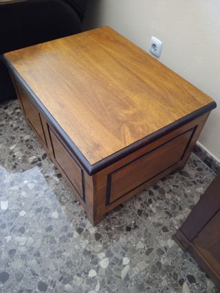 Baúl de madera. Mesa centro.