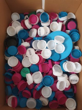 Tappi plastica misti per bottiglie