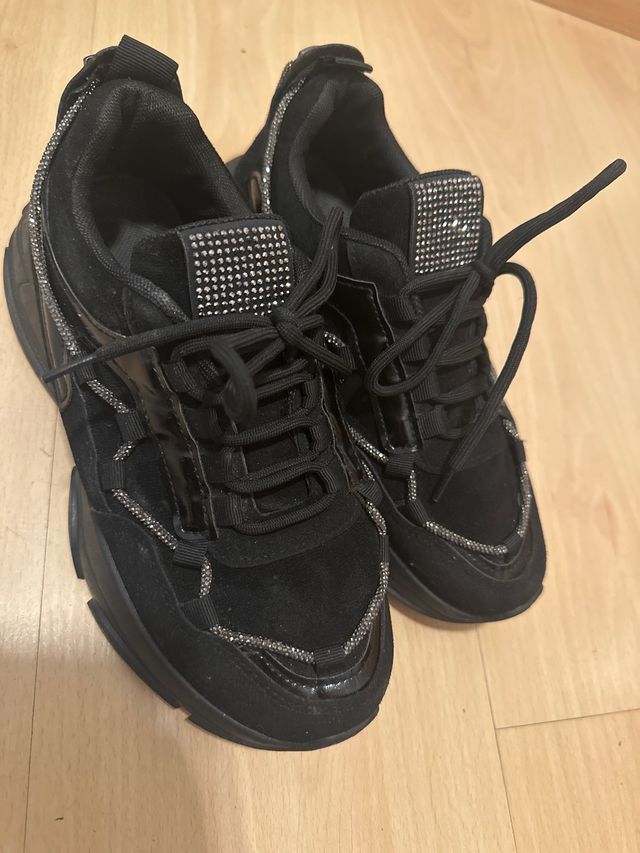 Zapatillas Negras con Brillantes