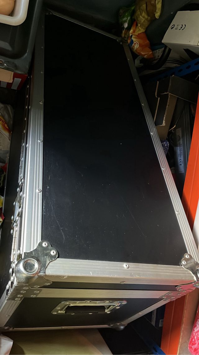 Caja reforzada con cierre de seguridad