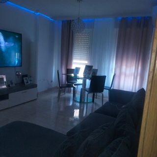 Mesa de diseño cristal y metal + 4 sillas