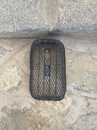 Cesta de bicicleta de metal negra