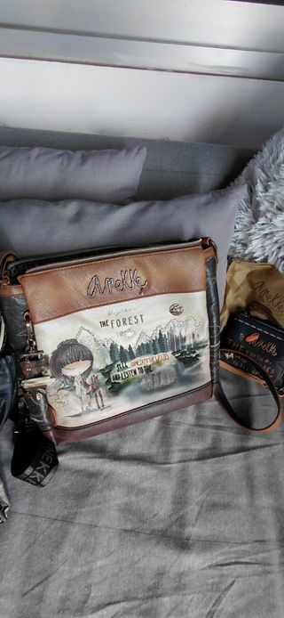 Colección de bolsos y carteras Anekke