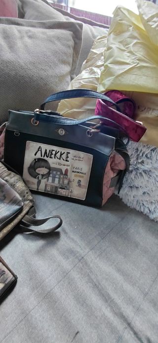 Colección de bolsos y carteras Anekke