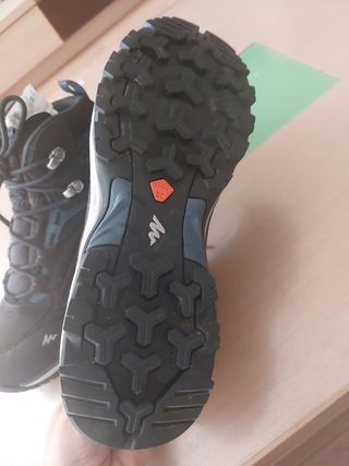 Botas de montaña Quechua impermeables T41