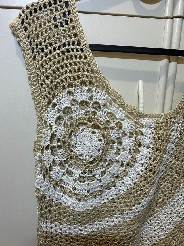 Canotta fatta a mano beige e bianca