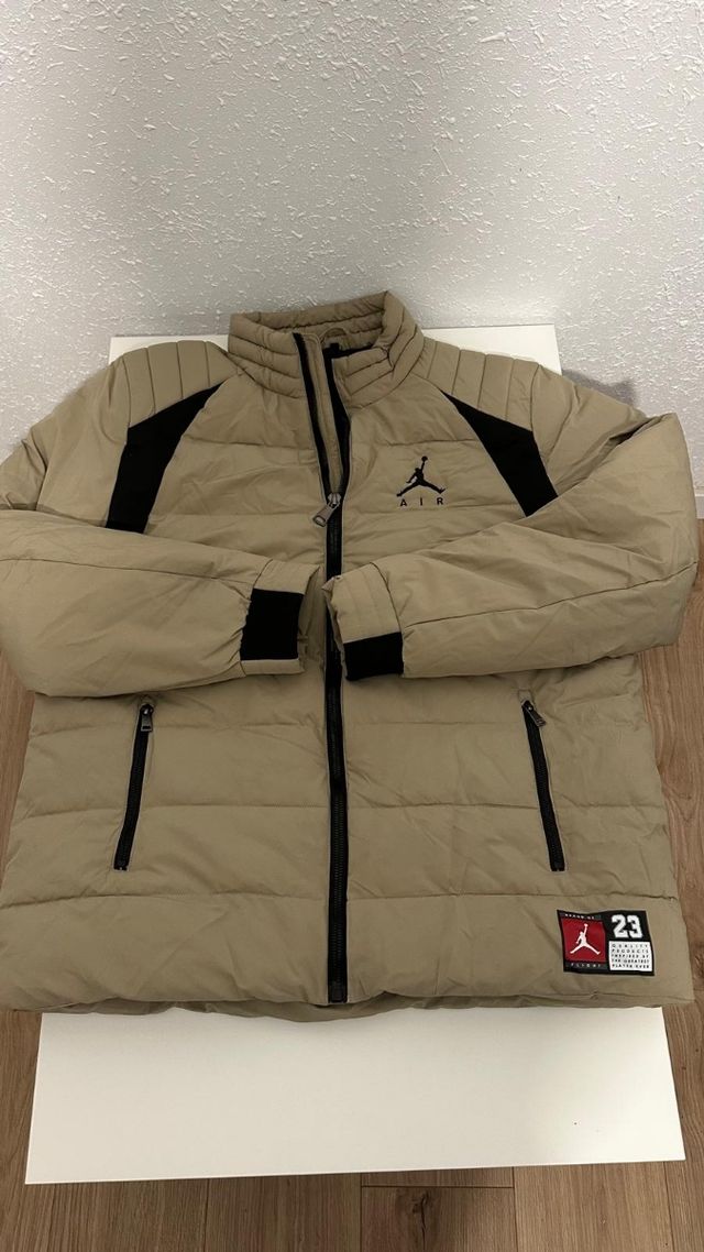 Cazadora Jordan Beige