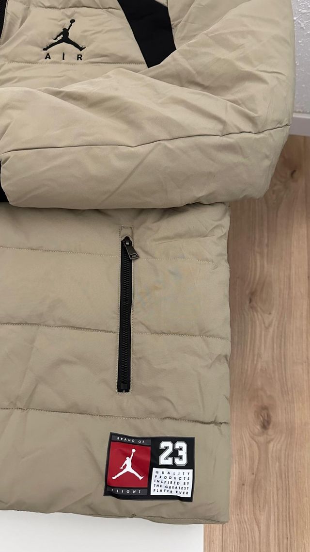 Cazadora Jordan Beige