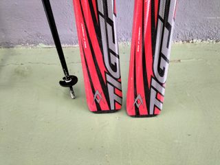 Esquís Salomon Tiger con fijaciones