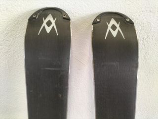Esquís Salomon Tiger con fijaciones
